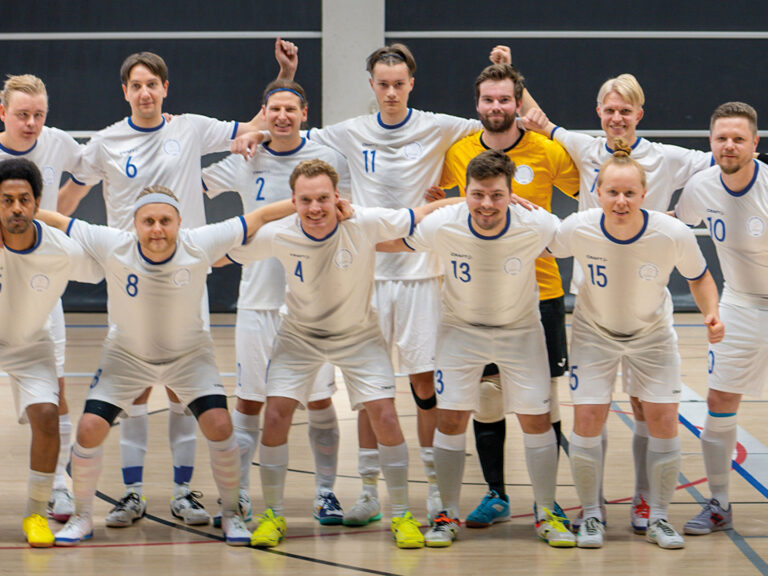 Futsalmaajoukkue Mambat ryhmäkuvassa.